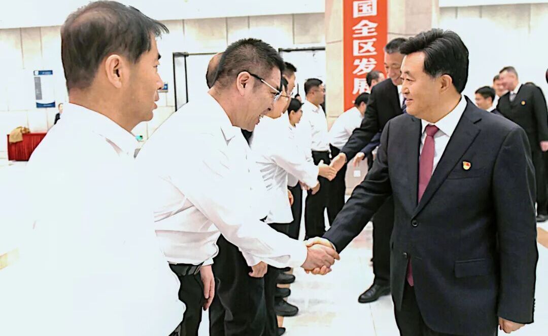 贺伟华赵巍峰等市领导看望慰问市第六次党代会新闻媒体记者和工作人员代表相关图片